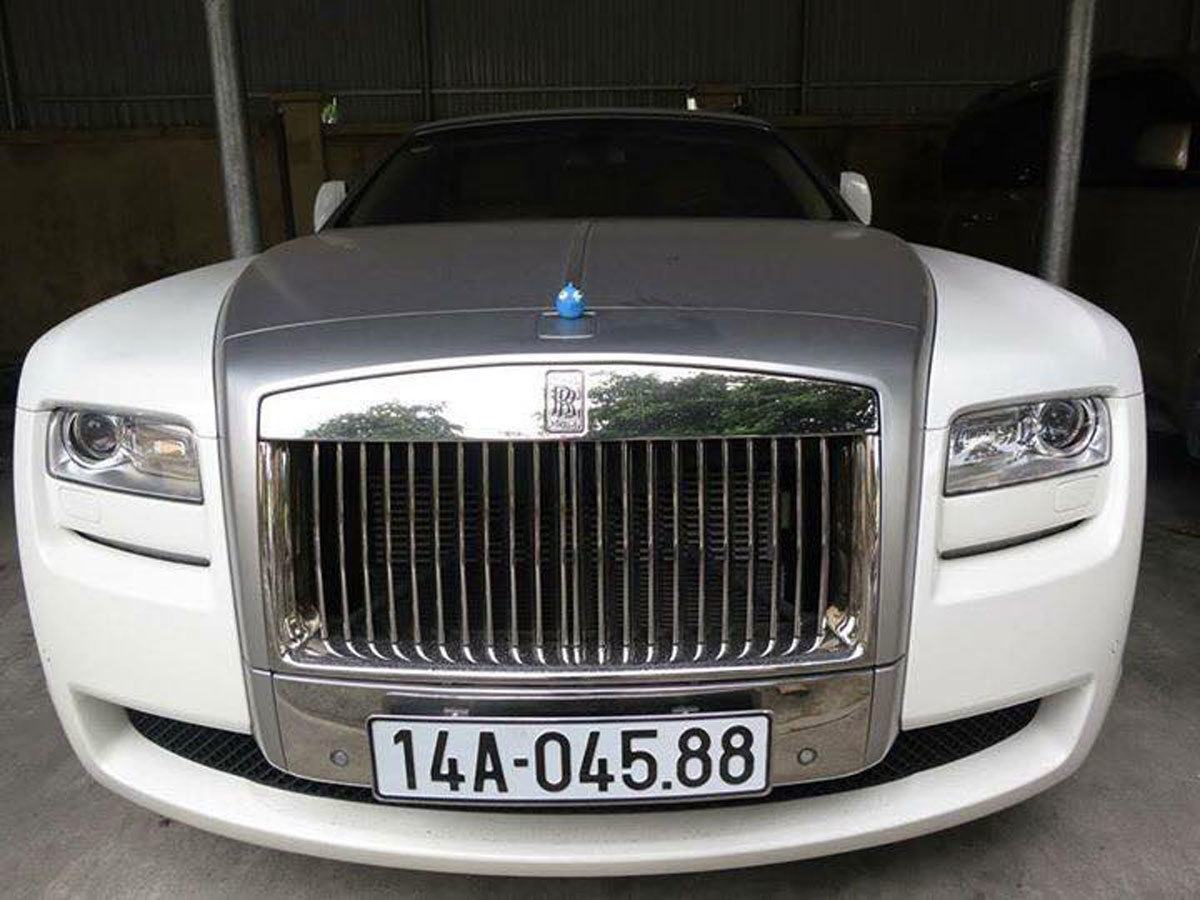 Choáng ngợp dàn siêu xe biển đẹp Quảng Ninh