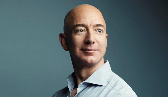 Trong 15 phut, ty phu Jeff Bezos kiem so tien mot nguoi My lam ca doi hinh anh 7