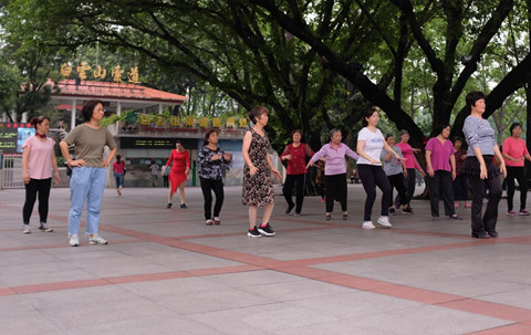 Cong nghe dang day nguoi gia vao lang quen? hinh anh 2