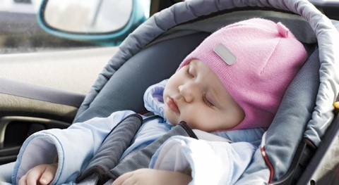 Tre em va nguy co thiet mang tren oto hinh anh 10