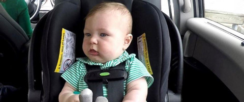 Tre em va nguy co thiet mang tren oto hinh anh 8