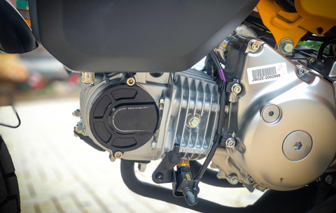 'Xe khi' Honda Monkey voi goi trang bi hang hieu gan 100 trieu hinh anh 11