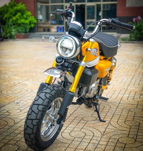 'Xe khi' Honda Monkey voi goi trang bi hang hieu gan 100 trieu hinh anh 3