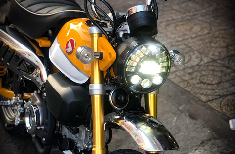 'Xe khi' Honda Monkey voi goi trang bi hang hieu gan 100 trieu hinh anh 4