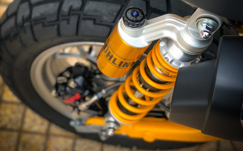 'Xe khi' Honda Monkey voi goi trang bi hang hieu gan 100 trieu hinh anh 9