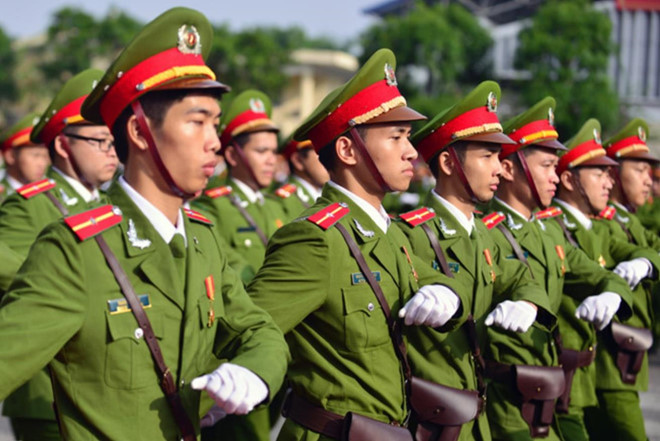 Can bo, cong an mua hang online trong gio lam viec co the bi ky luat hinh anh 1