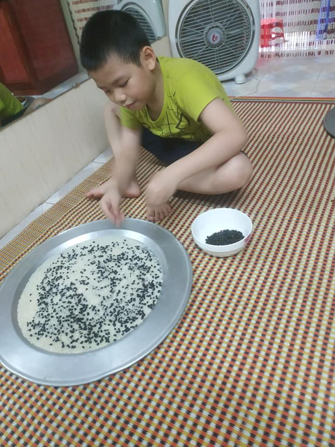 Qua me xem tivi, cau be lop 2 bi anh trai bat nhat do den nhu nang Tam hinh anh 1