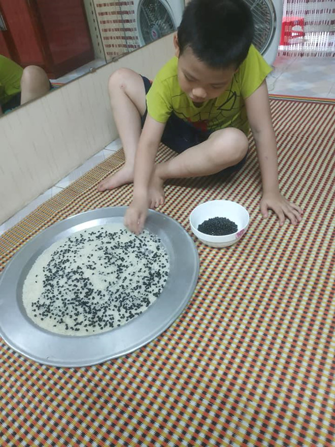 Qua me xem tivi, cau be lop 2 bi anh trai bat nhat do den nhu nang Tam hinh anh 2