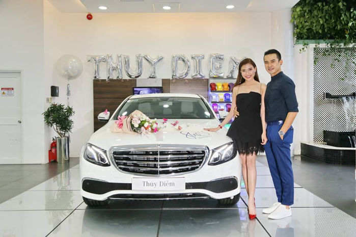 Ngưỡng mộ những 'soái ca' làng giải trí tặng vợ xe sang tiền tỷ