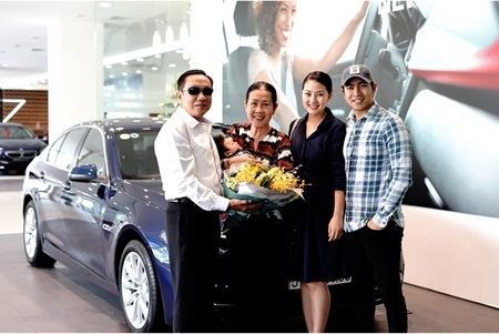 Ngưỡng mộ những 'soái ca' làng giải trí tặng vợ xe sang tiền tỷ