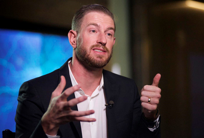 Tro thanh ty phu USD nho dong tweet dinh menh hinh anh 2