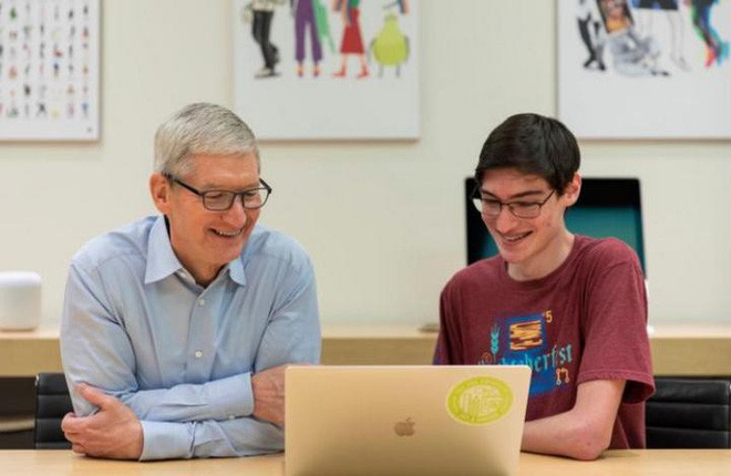 CEO Tim Cook: “Tôi không nghĩ bằng đại học 4 năm là đủ để viết code giỏi”