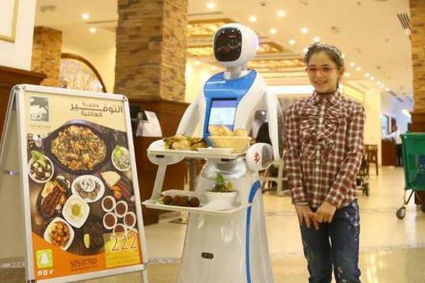 Qatar bắt đầu dùng robot làm phục vụ