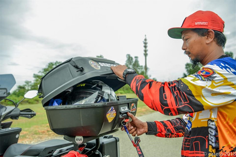 Honda Winner do phong cach 'di phuot' cua thay giao cuc chat hinh anh 5