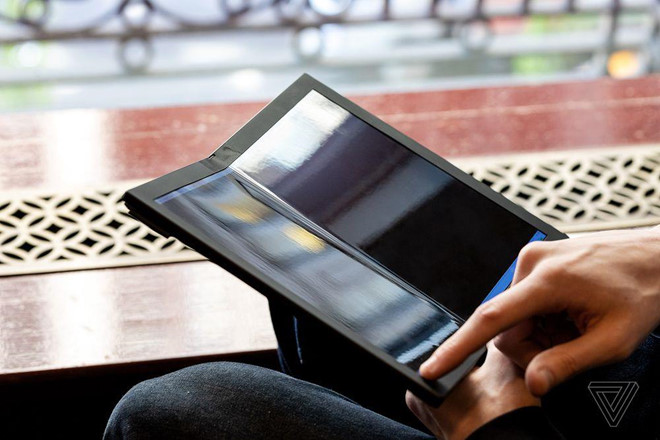 Day la chiec laptop man hinh gap dau tien tren the gioi hinh anh 1