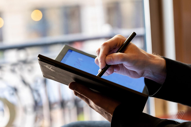 Day la chiec laptop man hinh gap dau tien tren the gioi hinh anh 2