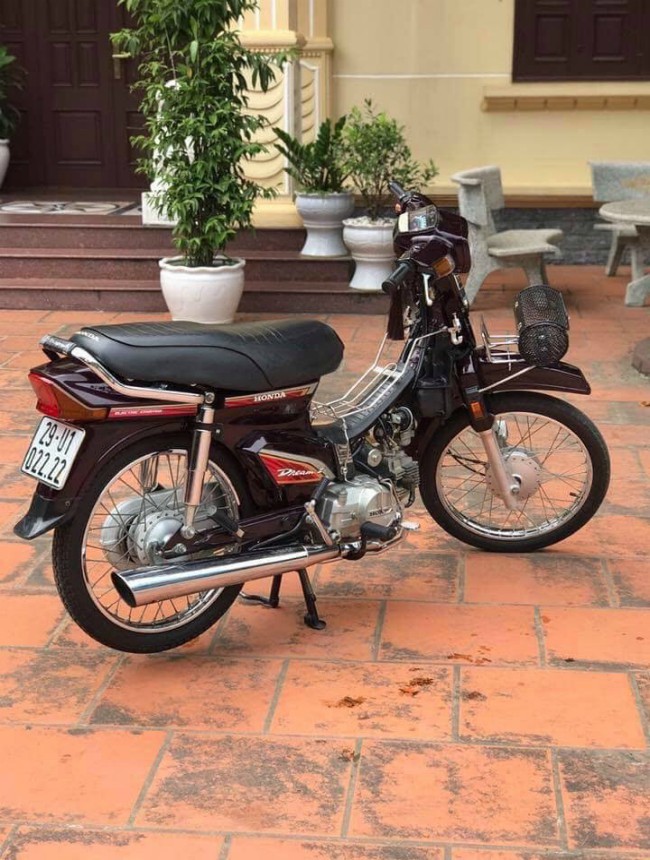 Honda Dream biển tứ quý 2 “thét” giá trên 100 triệu