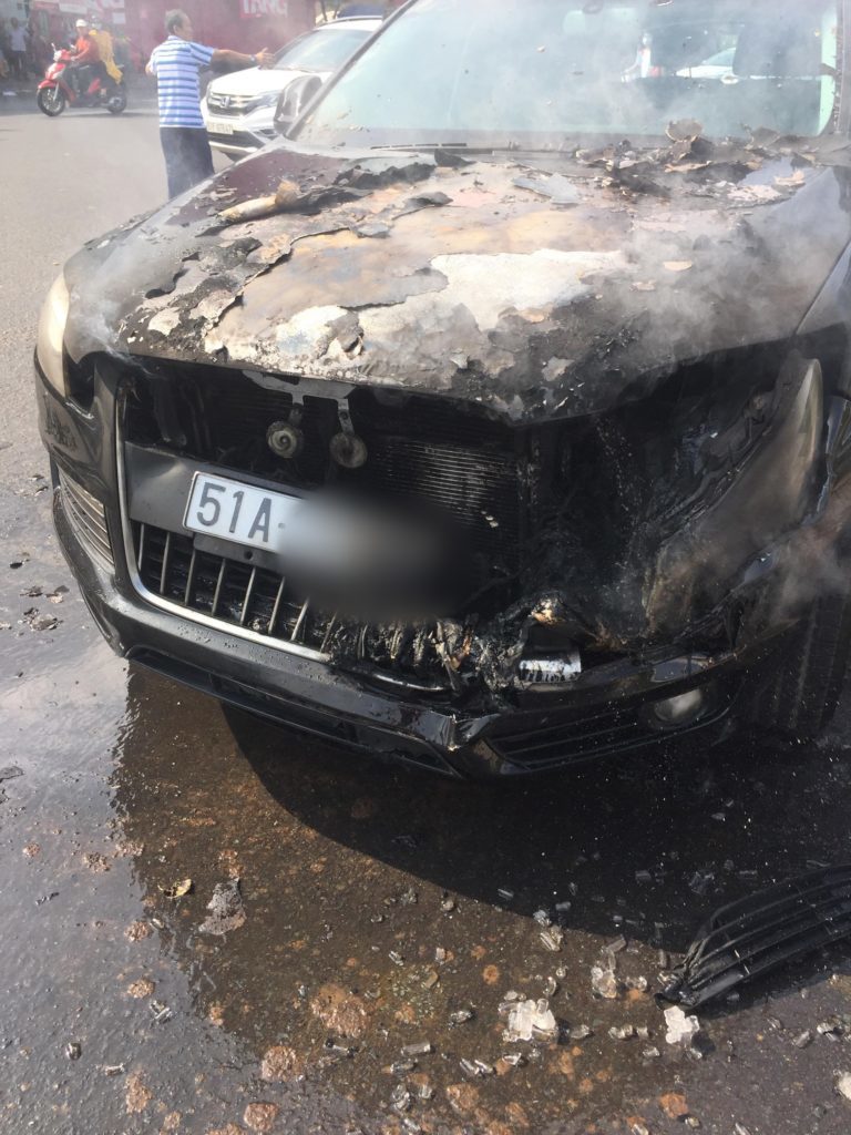 Những vụ xe sang tiền tỷ bốc cháy dữ dội gây hoang mang