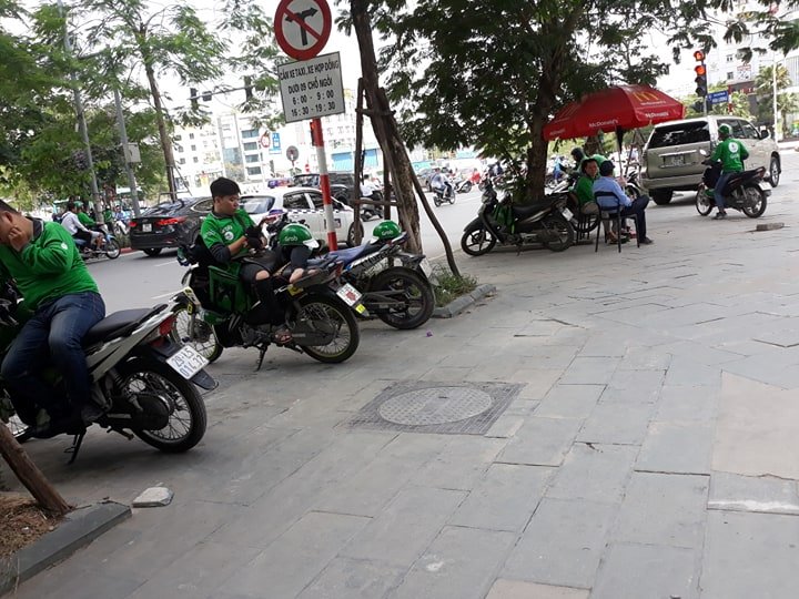 Hà Nội: Grab bị “tê liệt” khách hàng và tài xế không thể kết nối