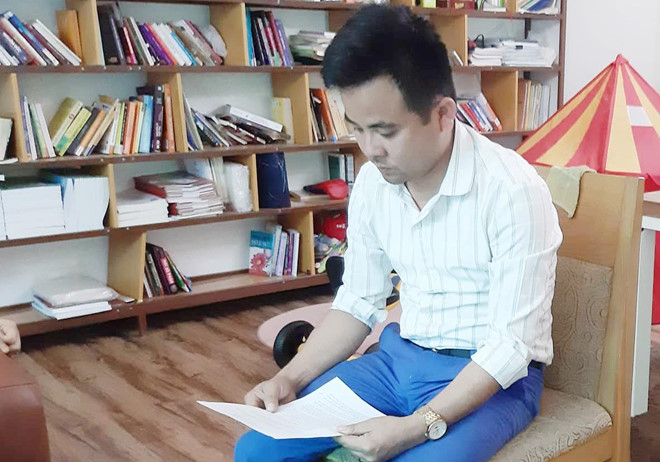 Thay giao bi to so dui nu hoc vien nghi dong nghiep tung clip len mang hinh anh 2