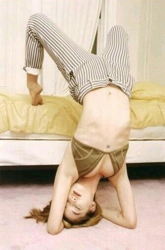 Phát chán với selfie và chân dung? thử ngay 9 tư thế chụp ảnh mới lạ đảm bảo gây sốc - Ảnh 9.