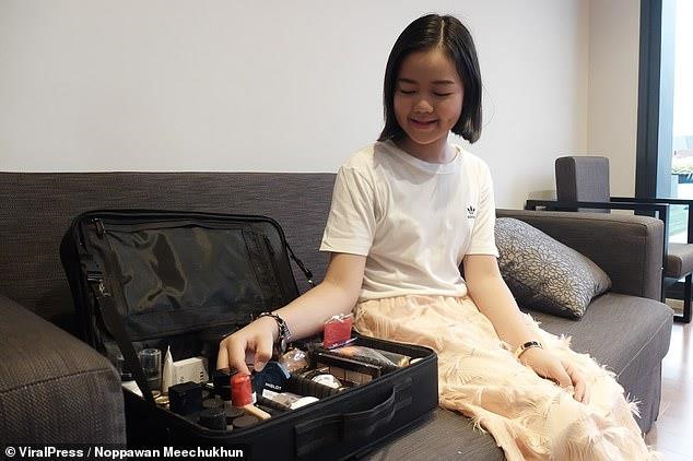 Vlogger Thai mua BMW 7 Series mung sinh nhat 12 tuoi hinh anh 2