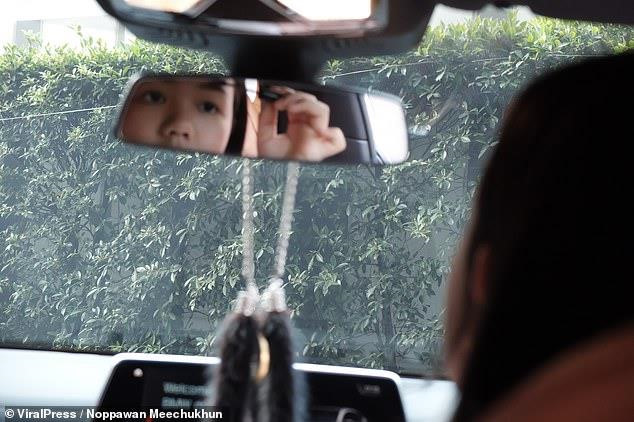 Vlogger Thai mua BMW 7 Series mung sinh nhat 12 tuoi hinh anh 7