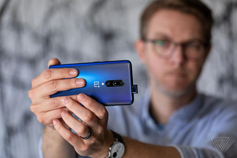 Dung ‘ke huy diet iPhone’ moi, toi nhan ra smartphone cao cap qua dat hinh anh 1