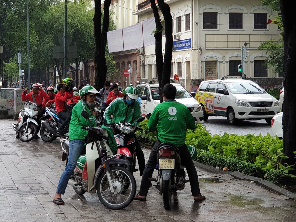 Bộ TT&TT: Không nên giảm khả năng cạnh tranh của Grab, Uber, Go-Viet...