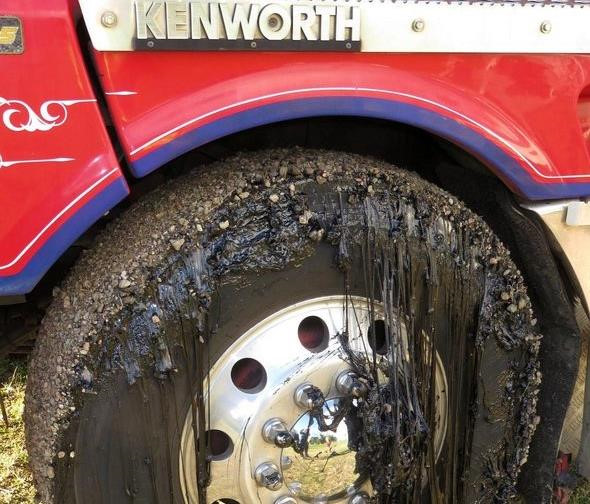 Troi nang nong toi muc tan chay, bien dang ca oto hinh anh 3