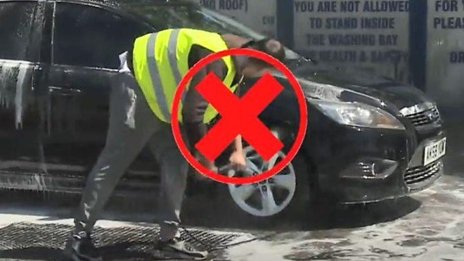 Troi nang nong toi muc tan chay, bien dang ca oto hinh anh 8