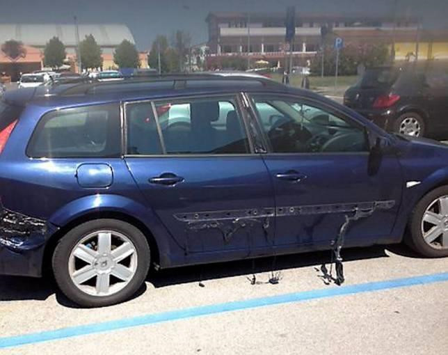 Troi nang nong toi muc tan chay, bien dang ca oto hinh anh 4