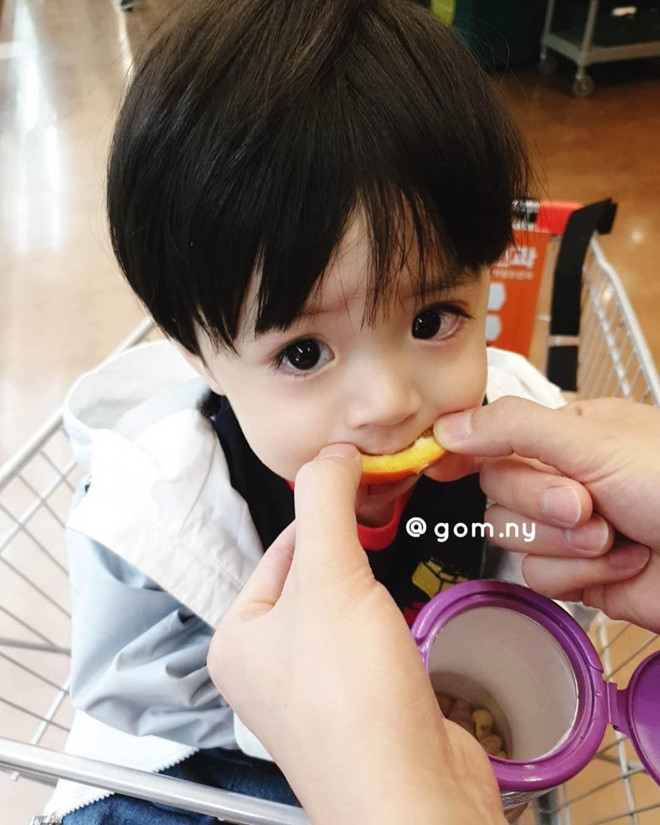 Be trai Han Quoc dang yeu, tro thanh ngoi sao quang cao tren mang hinh anh 10