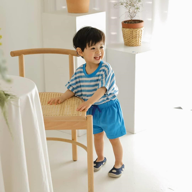 Be trai Han Quoc dang yeu, tro thanh ngoi sao quang cao tren mang hinh anh 1