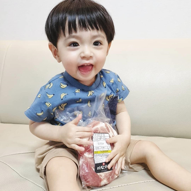 Be trai Han Quoc dang yeu, tro thanh ngoi sao quang cao tren mang hinh anh 4