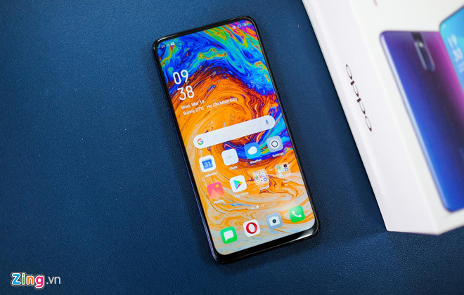 Loat smartphone tam trung man hinh lon dang chu y tai VN hinh anh 2