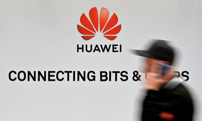 Bloomberg: My diet Huawei, chien tranh lanh cong nghe bung no hinh anh 1