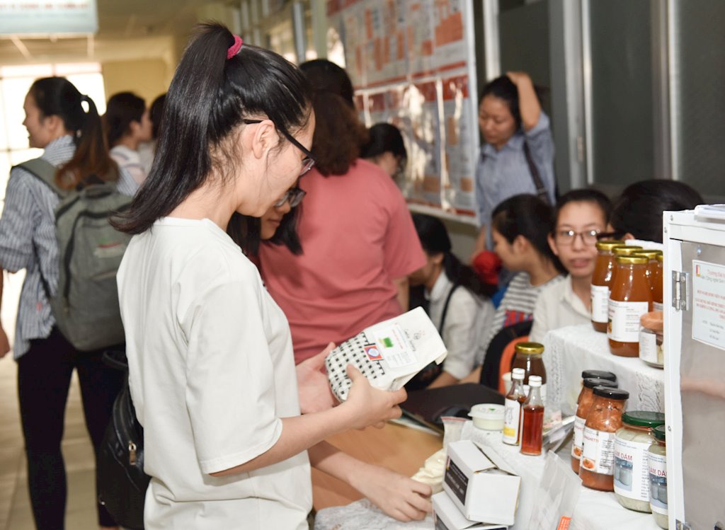 Gần 800 sinh viên Đại học Bách khoa Hà Nội tranh tài nghiên cứu khoa học