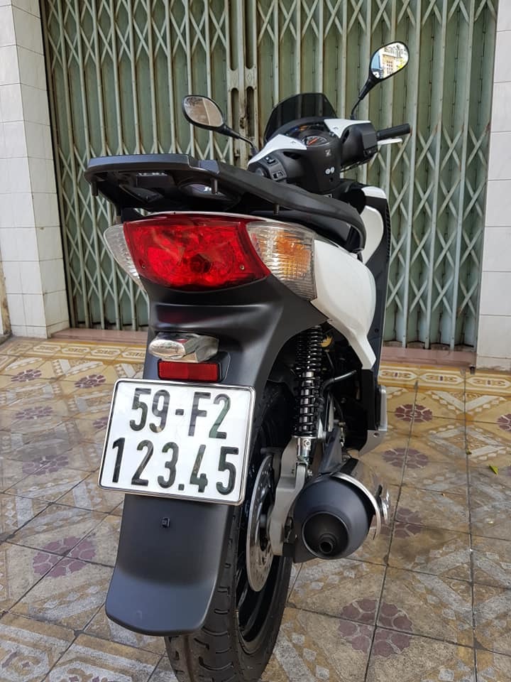 Không chỉ ngũ quý, xe máy biển số sảnh giá khủng không kém