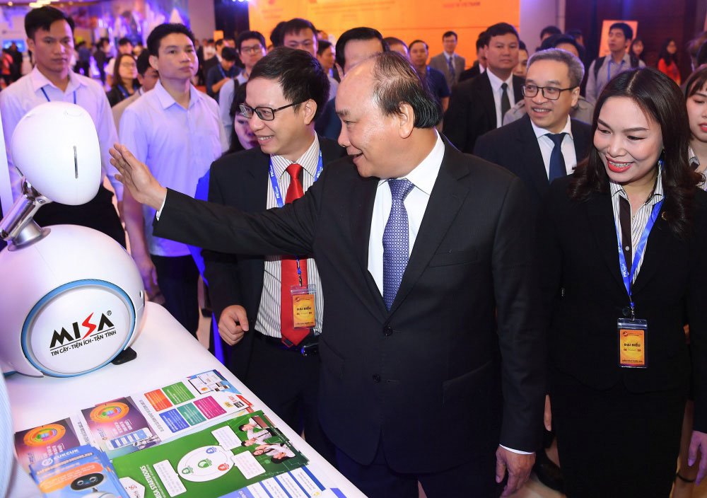 Chủ tịch MISA Lữ Thành Long chia sẻ kinh nghiệm phát triển sản phẩm giải bài toán Việt Nam | Chủ tịch MISA Lữ Thành Long: Làm sản phẩm là bài toán vô cùng thách thức