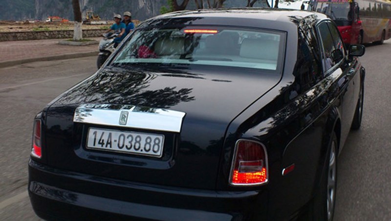 Choáng ngợp dàn siêu xe biển đẹp Quảng Ninh