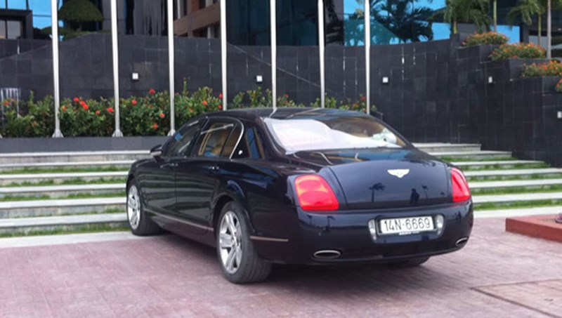 Choáng ngợp dàn siêu xe biển đẹp Quảng Ninh