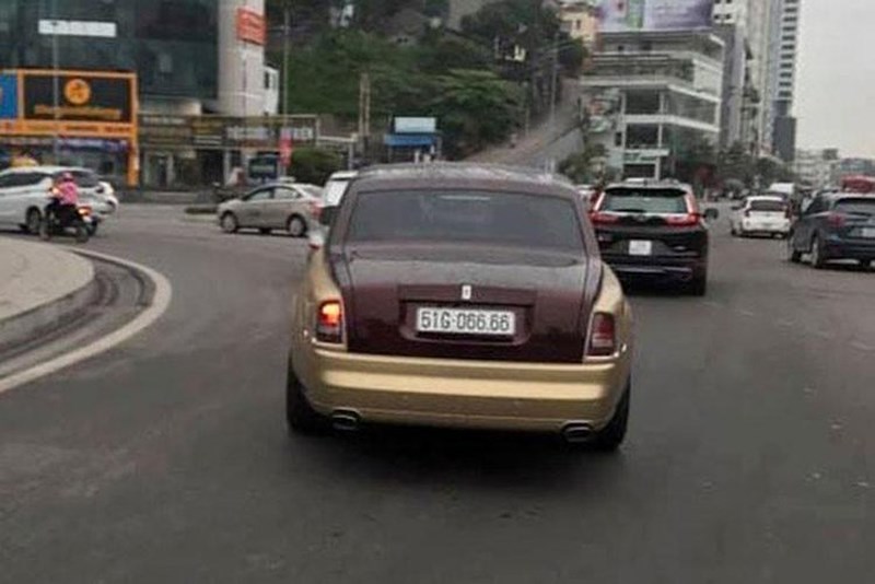 Choáng ngợp dàn siêu xe biển đẹp Quảng Ninh