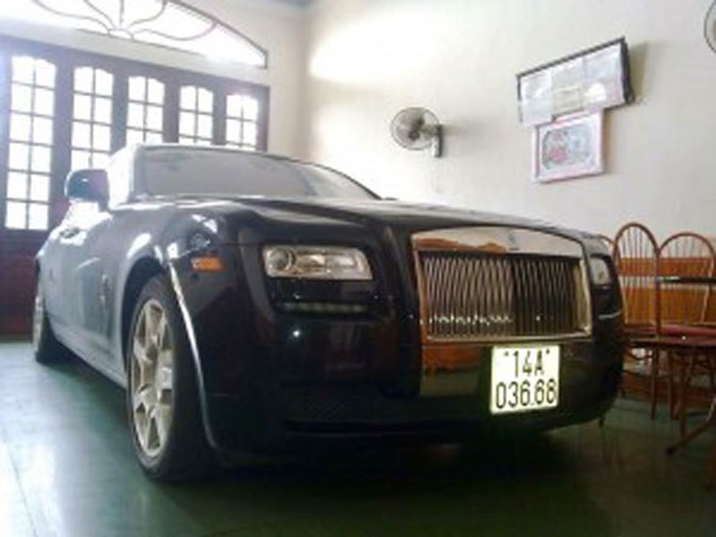 Choáng ngợp dàn siêu xe biển đẹp Quảng Ninh