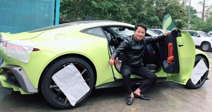 Đại gia Hoàng Kim Khánh tậu xe sang Bentley Bentayga V8