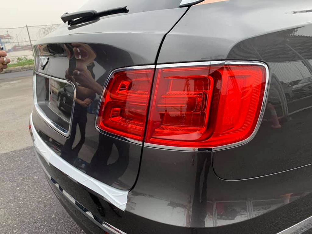 Đại gia Hoàng Kim Khánh tậu xe sang Bentley Bentayga V8