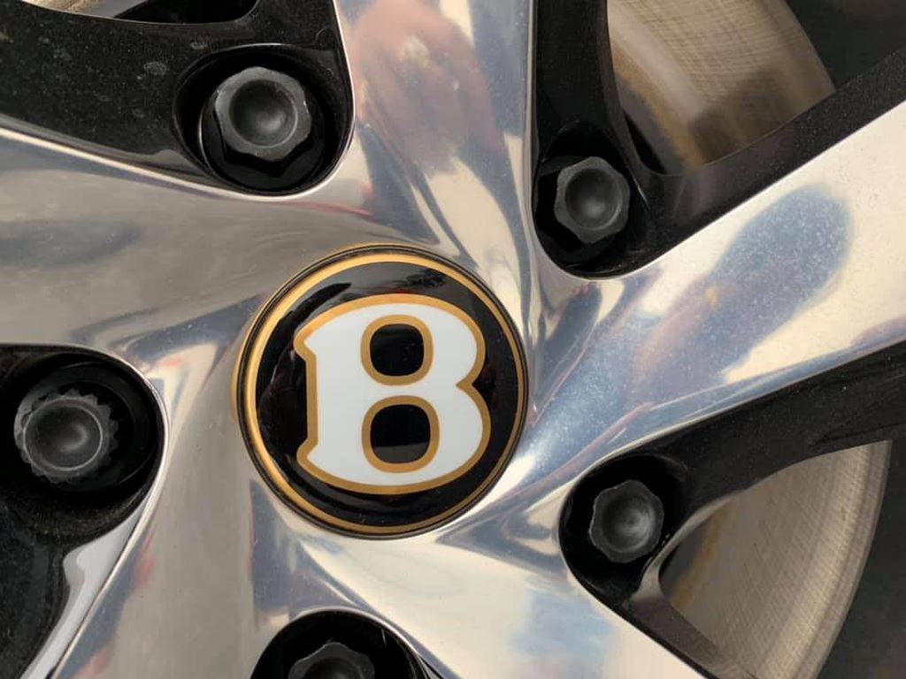 Đại gia Hoàng Kim Khánh tậu xe sang Bentley Bentayga V8