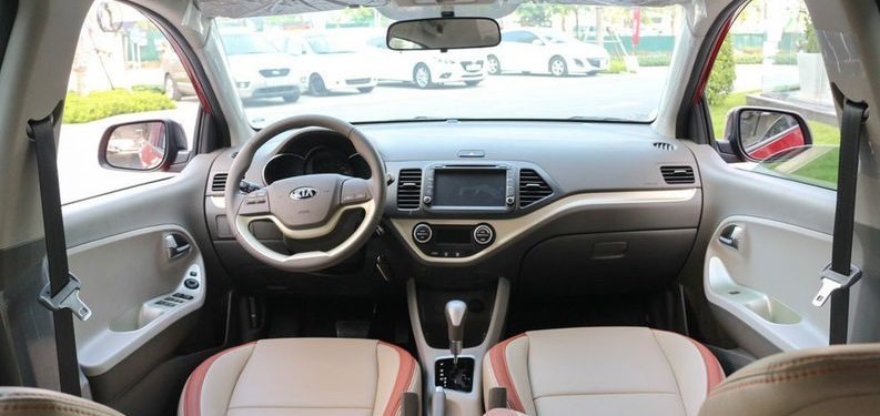 Chọn mẫu xe hơi nào để dễ 'luồn lách' trên phố đông ở Việt Nam?