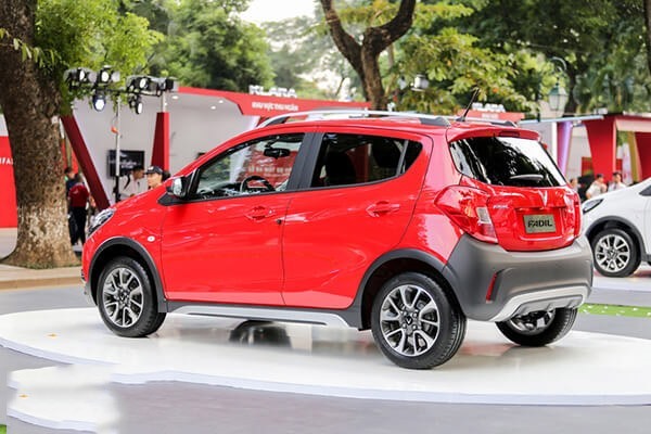 Chọn mẫu xe hơi nào để dễ 'luồn lách' trên phố đông ở Việt Nam?