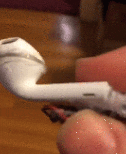Học sinh 15 tuổi tự chế AirPods tại nhà với giá 4 USD